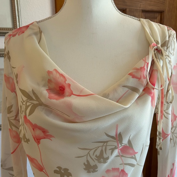 Banana Republic Cream and Pink Floral Blouse - Picture 2 of 11